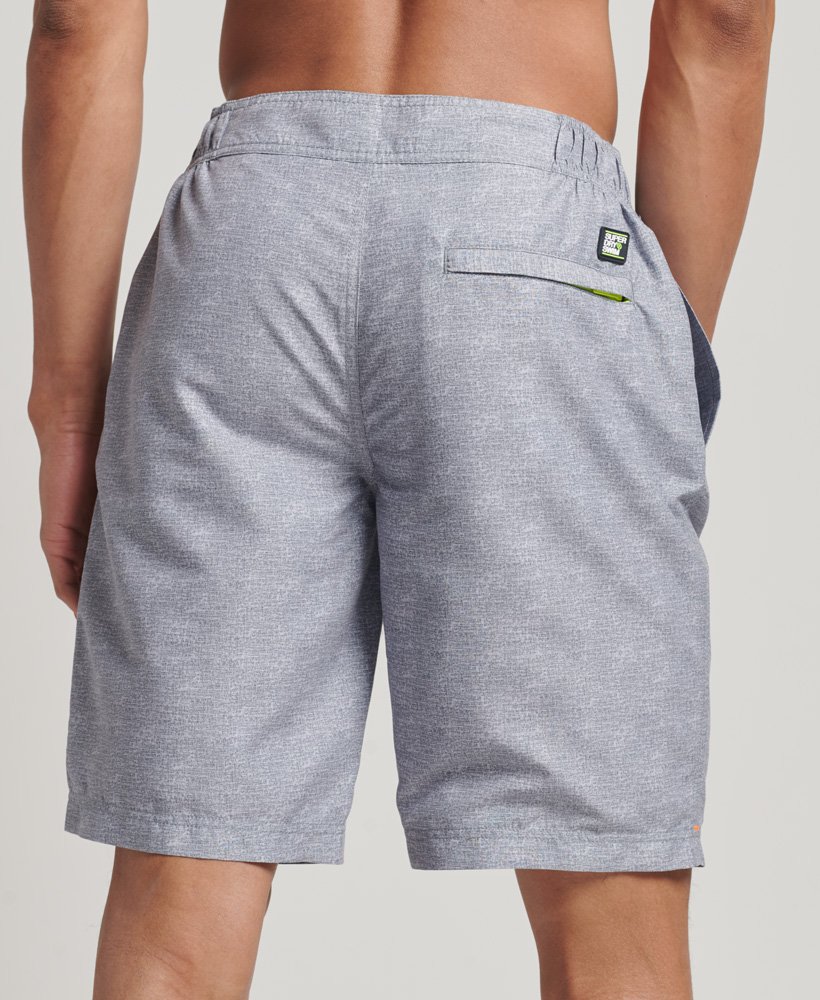 klassieke boardshorts in zilvergrijs met structuur.