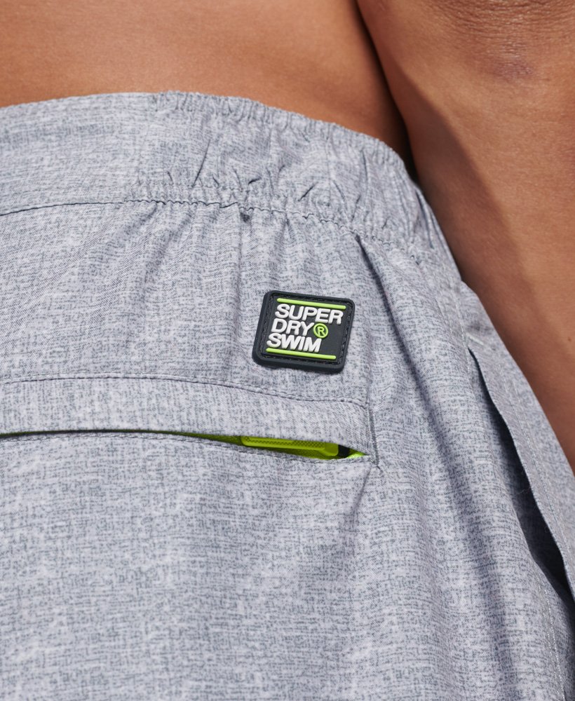 klassieke boardshorts in zilvergrijs met structuur.