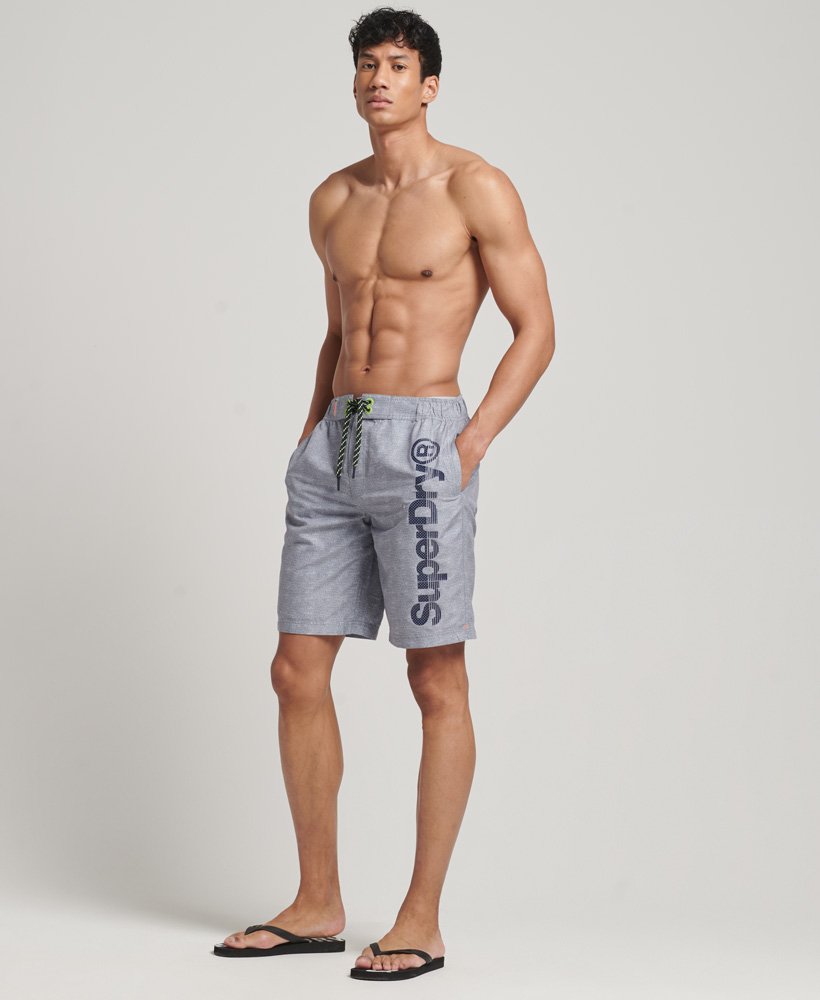 klassieke boardshorts in zilvergrijs met structuur.