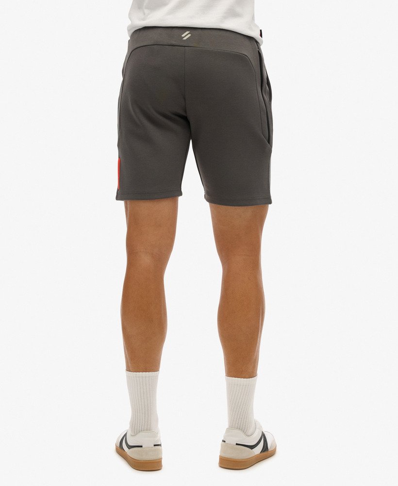 sport tech logo tapered shorts in donker leigrijs