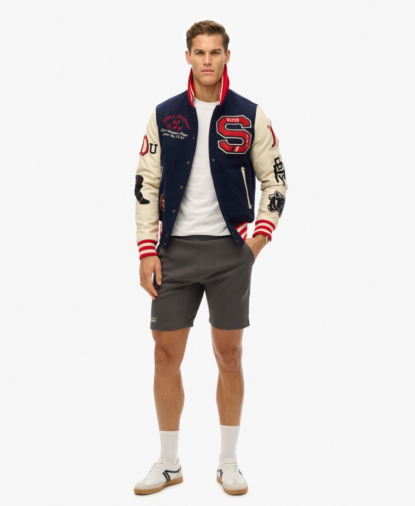 sport tech logo tapered shorts in donker leigrijs