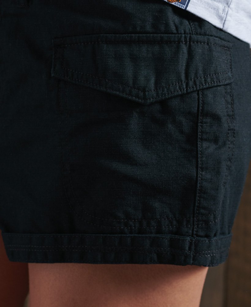 utility cargo shorts in zwart