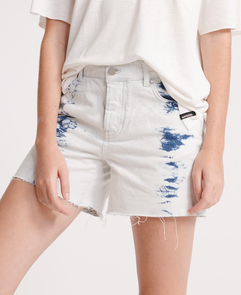middellange denim shorts met tie-dye print