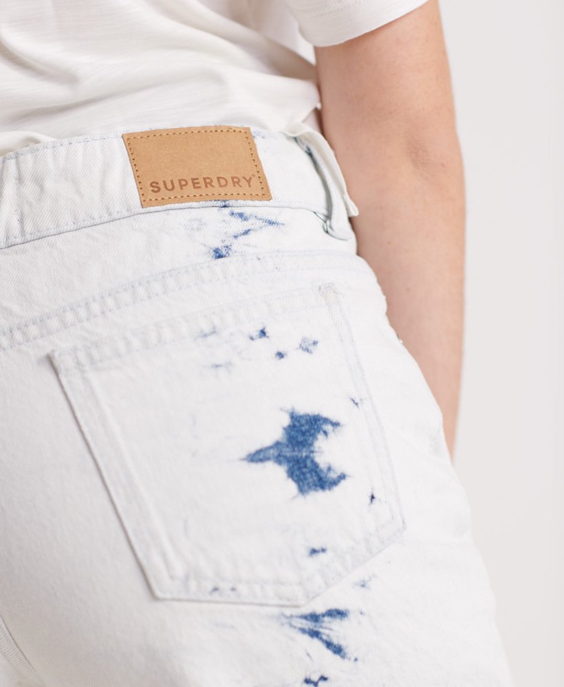 middellange denim shorts met tie-dye print