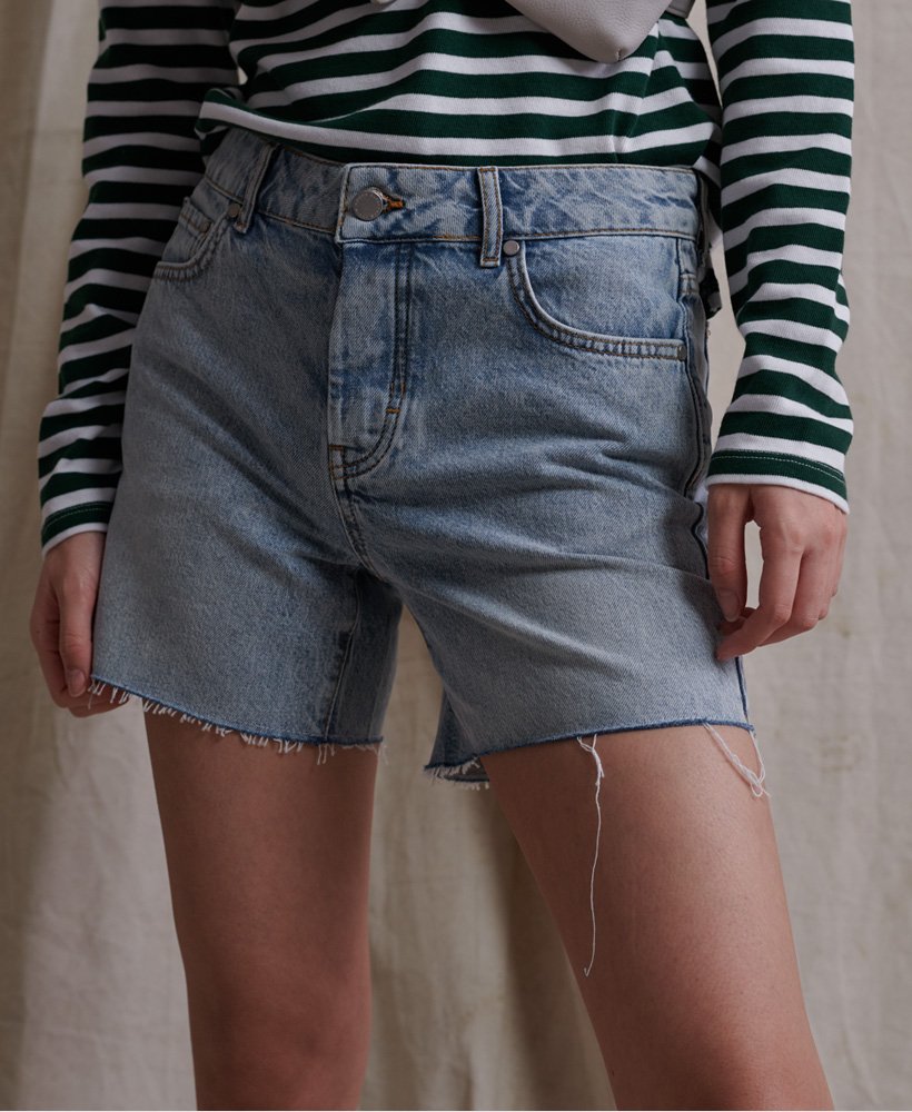 middellange denim shorts in gebleekte indigo kleur.
