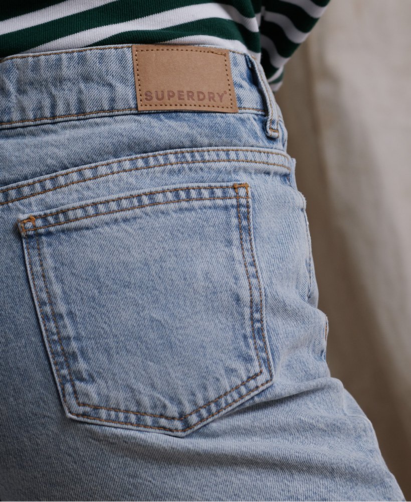 middellange denim shorts in gebleekte indigo kleur.