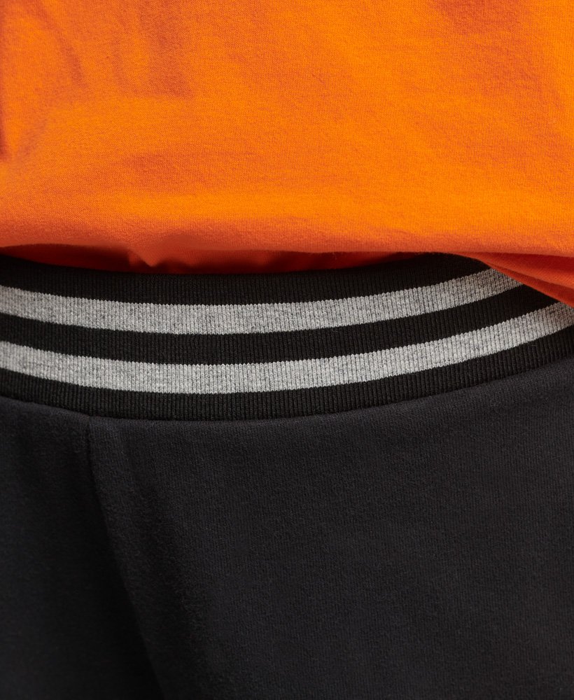 vintage college shorts in zwart