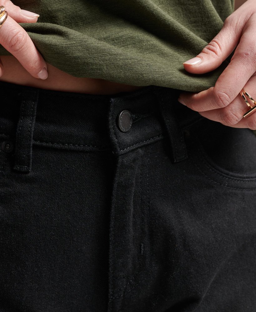 high-rise denim shorts van organic cotton studios in zwart.