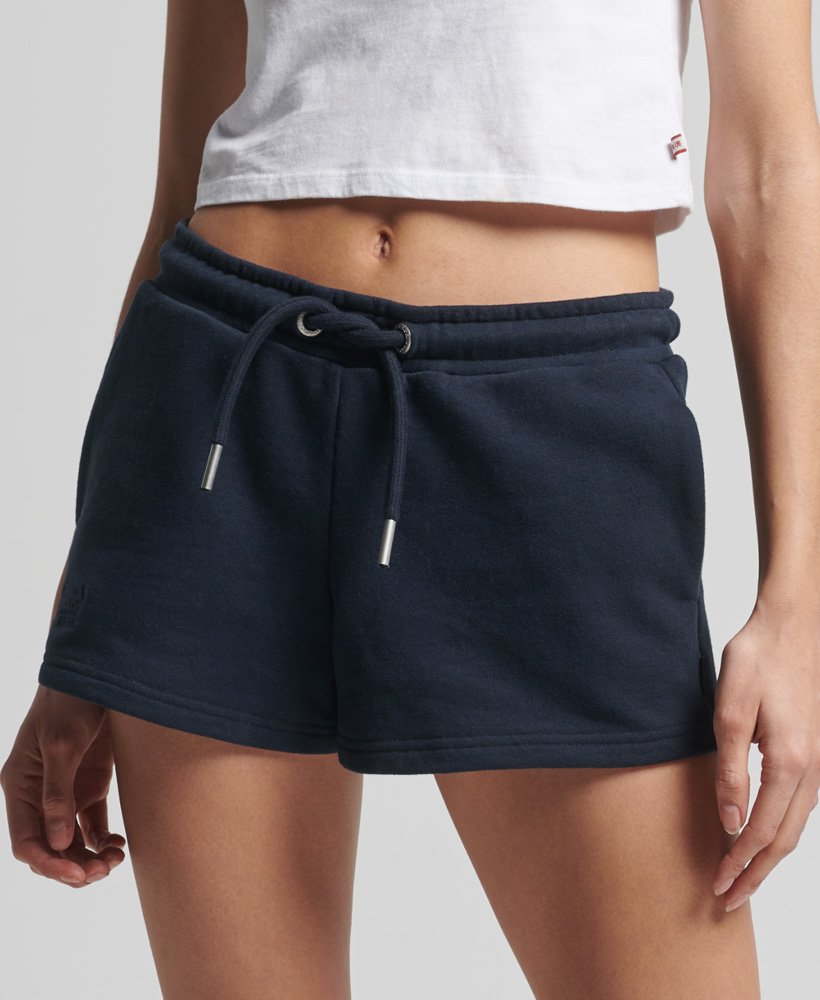biologische katoenen shorts met vintage logo in de kleur eclipse navy.