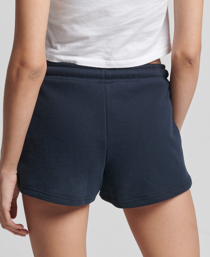 biologische katoenen shorts met vintage logo in de kleur eclipse navy.