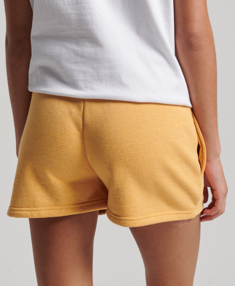 biologische katoenen shorts met vintage logo in oker gemêleerde kleur.