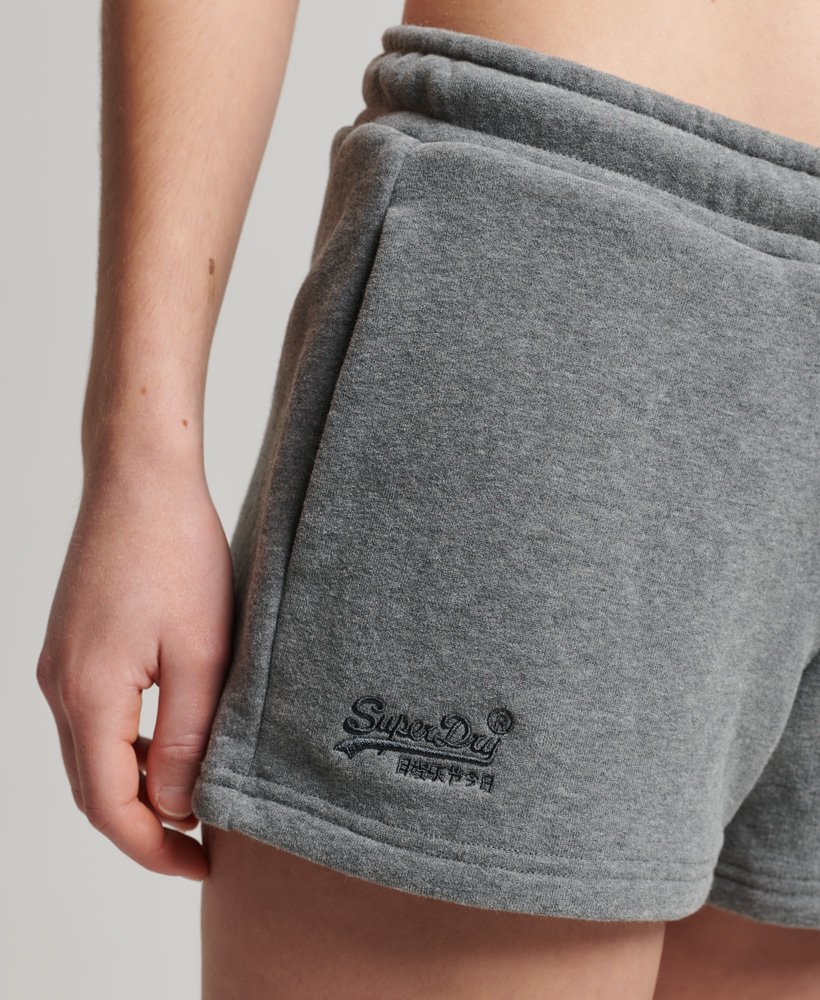 biologische katoenen shorts met vintage logo in een rijke antracietgrijze kleur.