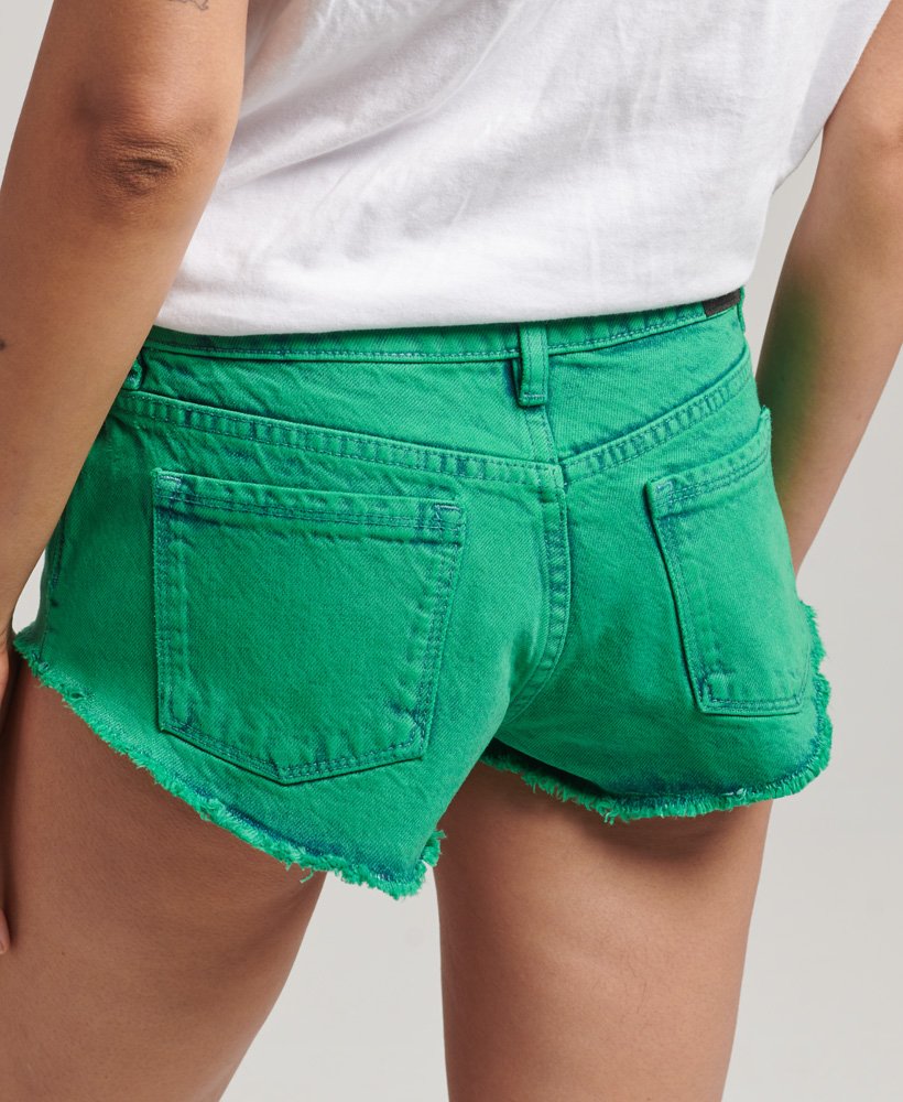 gewassen korte broek in groene wassing