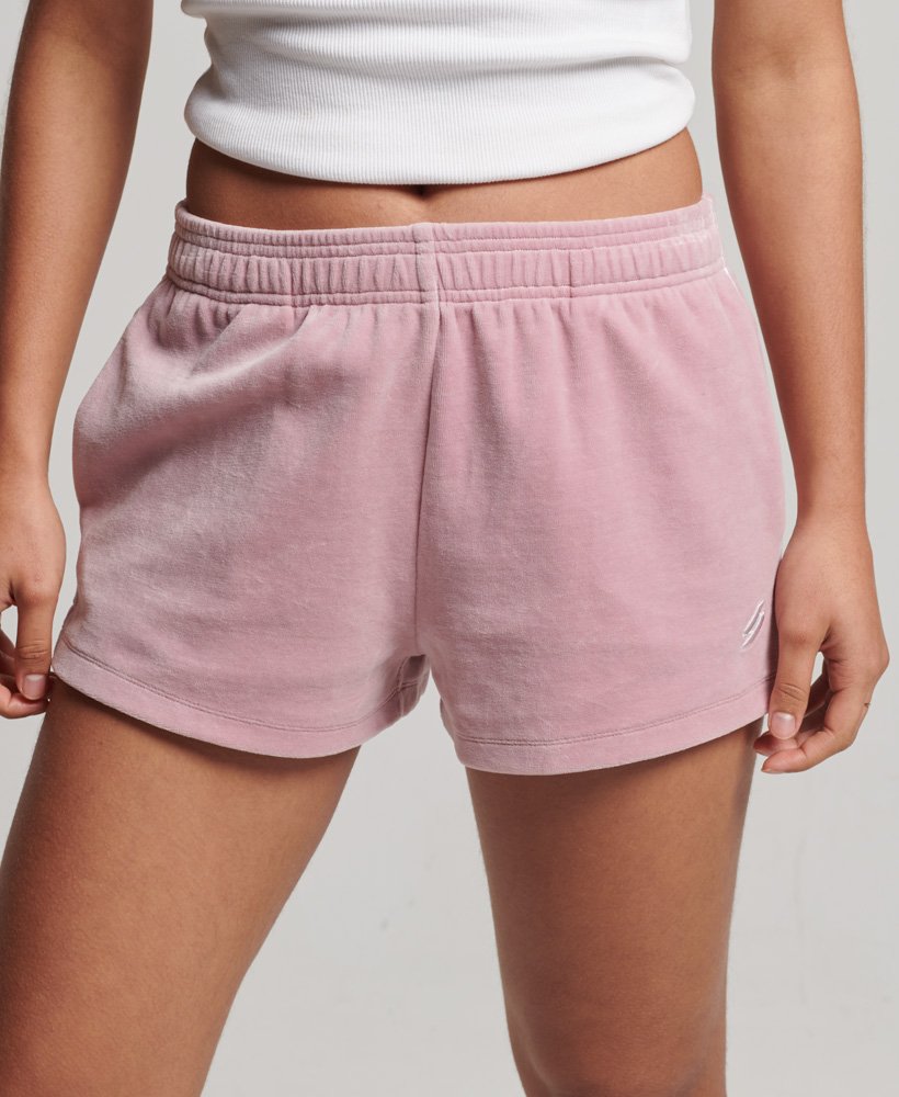 s-logo velours shorts in everglow pink