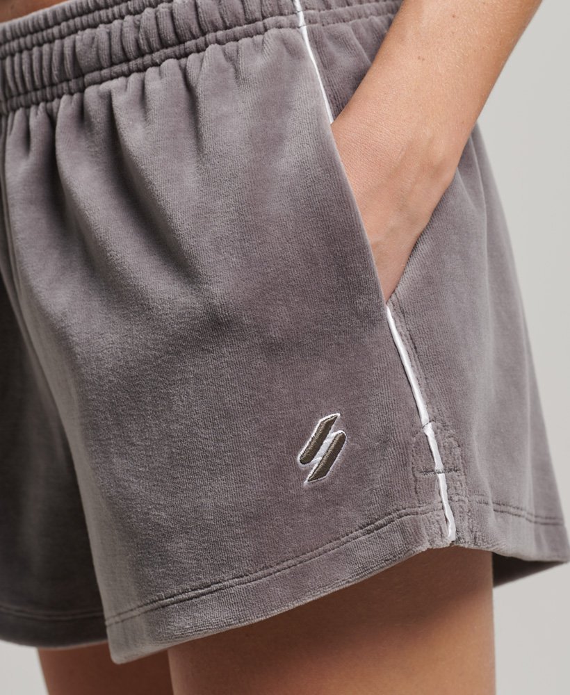 s-logo velours shorts in grijs kwarts
