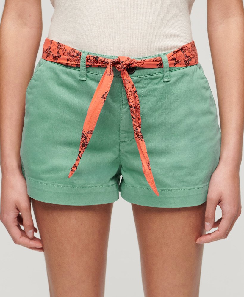 chino hot shorts in berylgroen