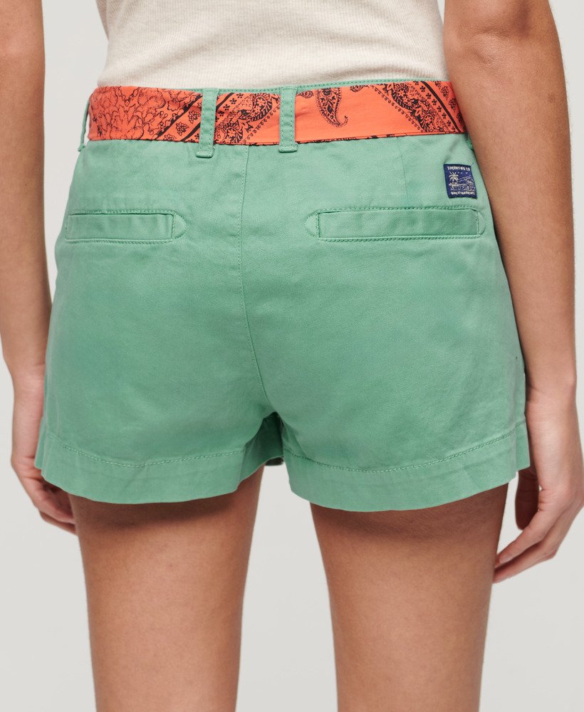 chino hot shorts in berylgroen