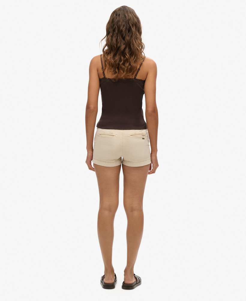 chino hot shorts in havermoutkleur