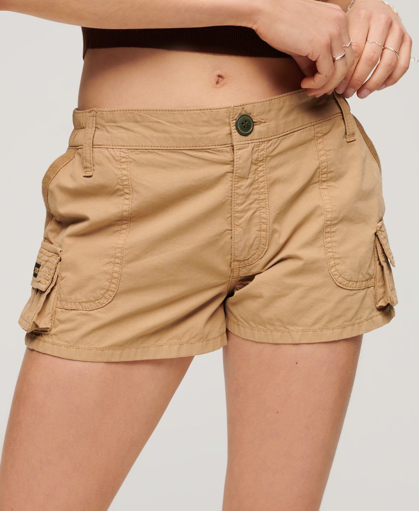 utility cargo shorts in klassiek beigebruin.