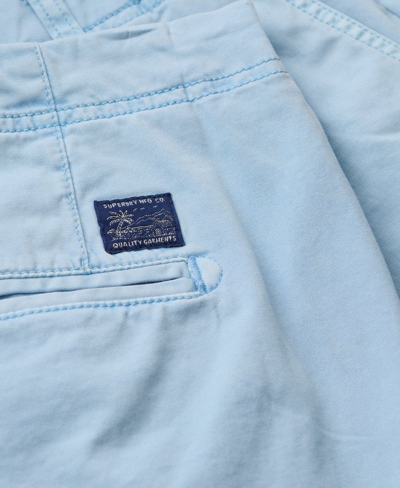 chino hot shorts in zeegroenblauw