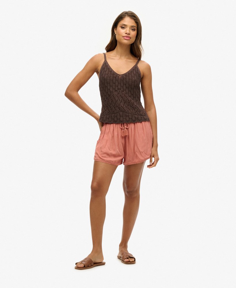 strandshorts in woestijnzand