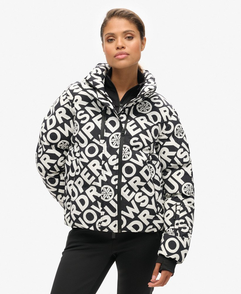 ski boxy puffer jacket in superdry monogram black