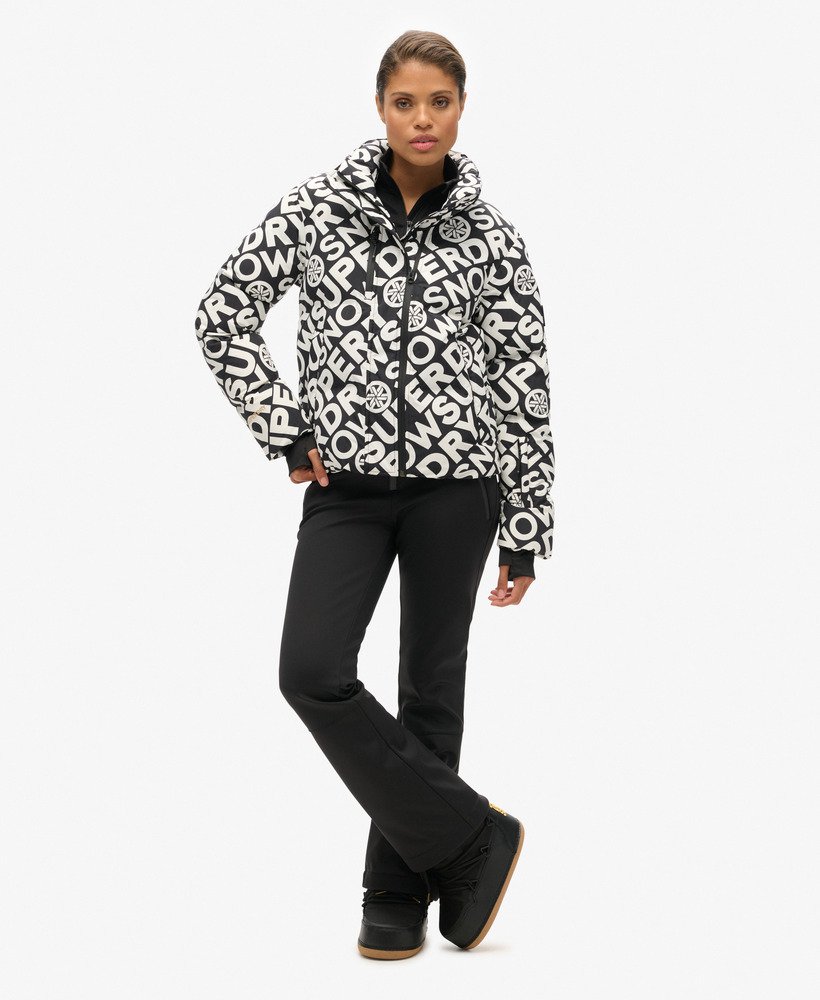 ski boxy puffer jacket in superdry monogram black