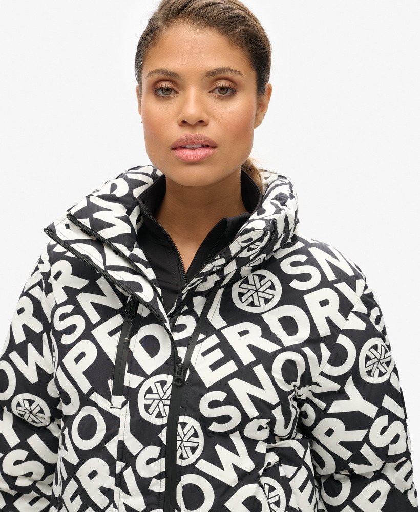ski boxy puffer jacket in superdry monogram black