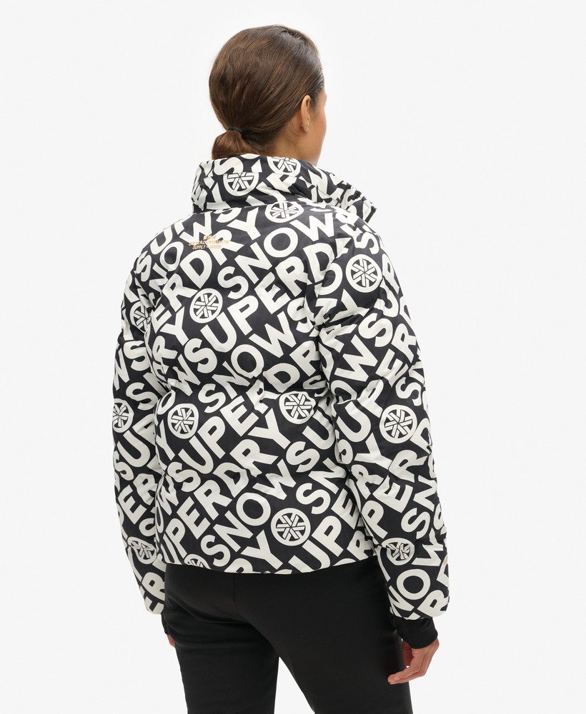 ski boxy puffer jacket in superdry monogram black