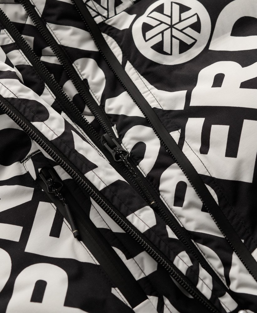 ski boxy puffer jacket in superdry monogram black