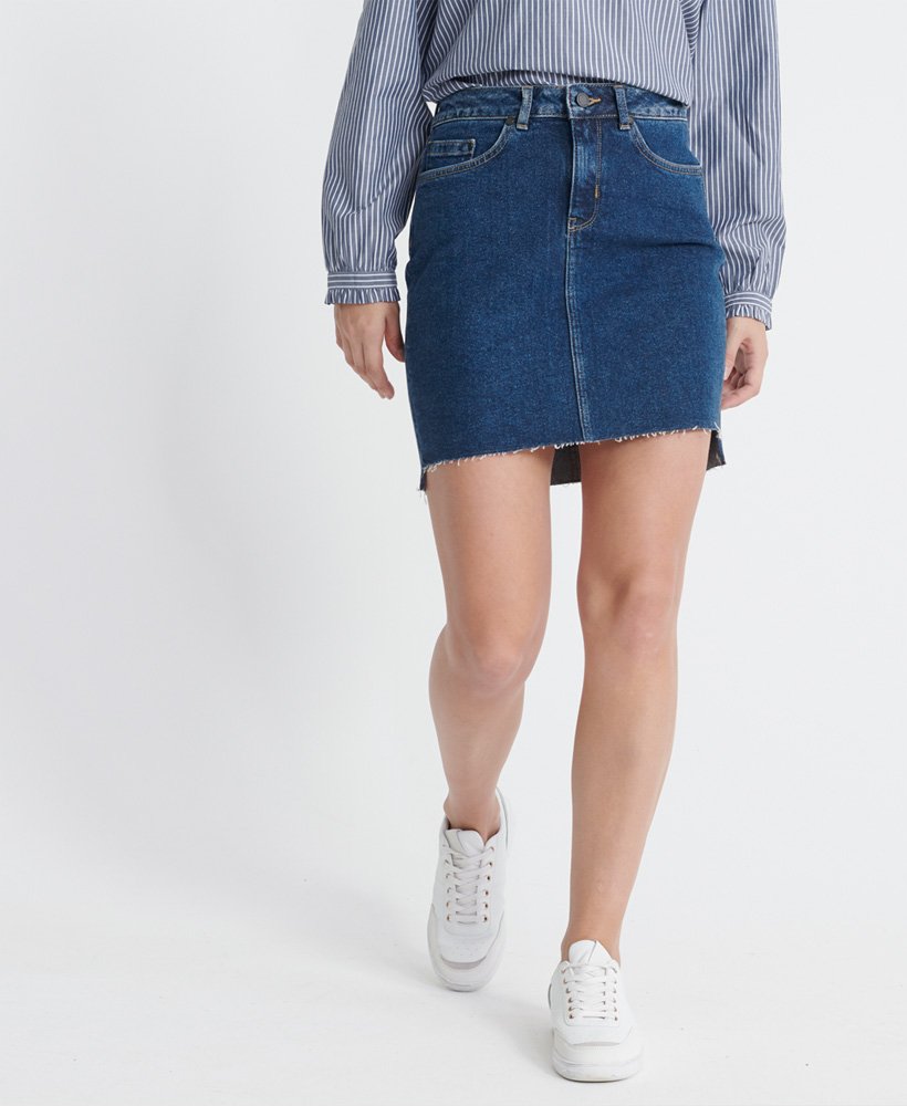 denim minirok in donker indigo verouderd.