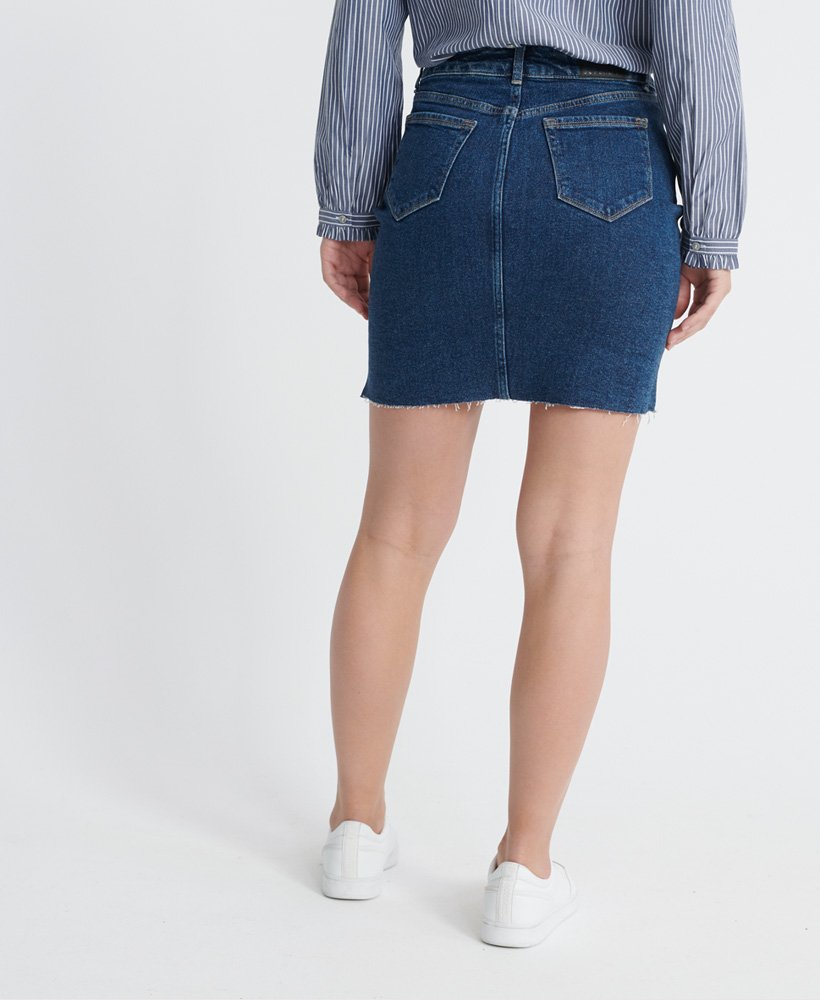 denim minirok in donker indigo verouderd.