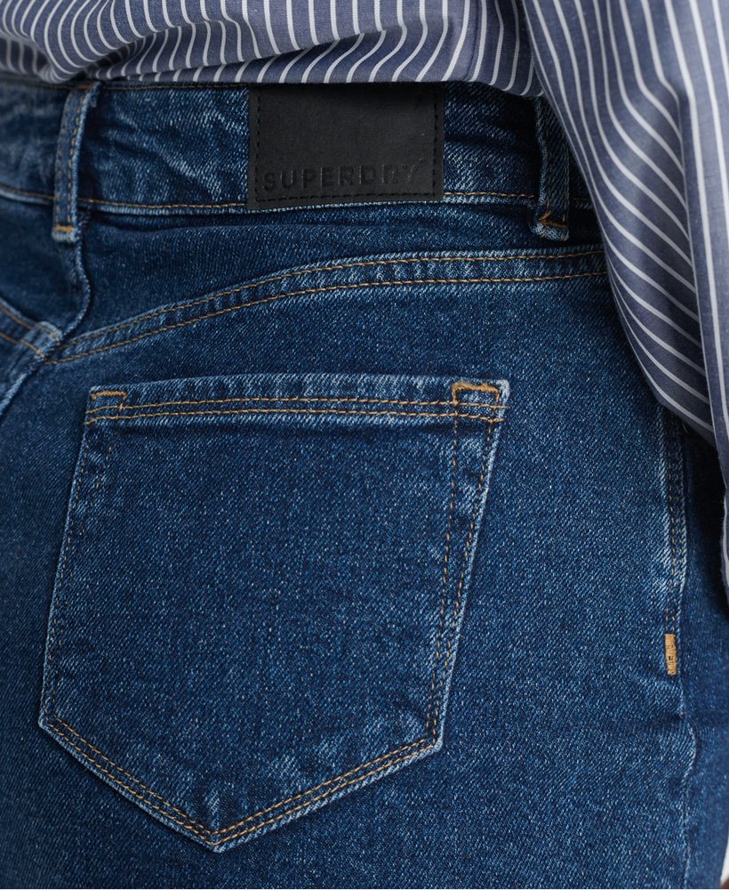 denim minirok in donker indigo verouderd.