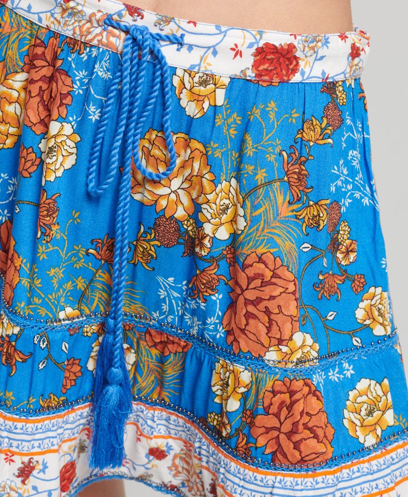 vintage minirok met versieringen in blauwe bloemenprint
