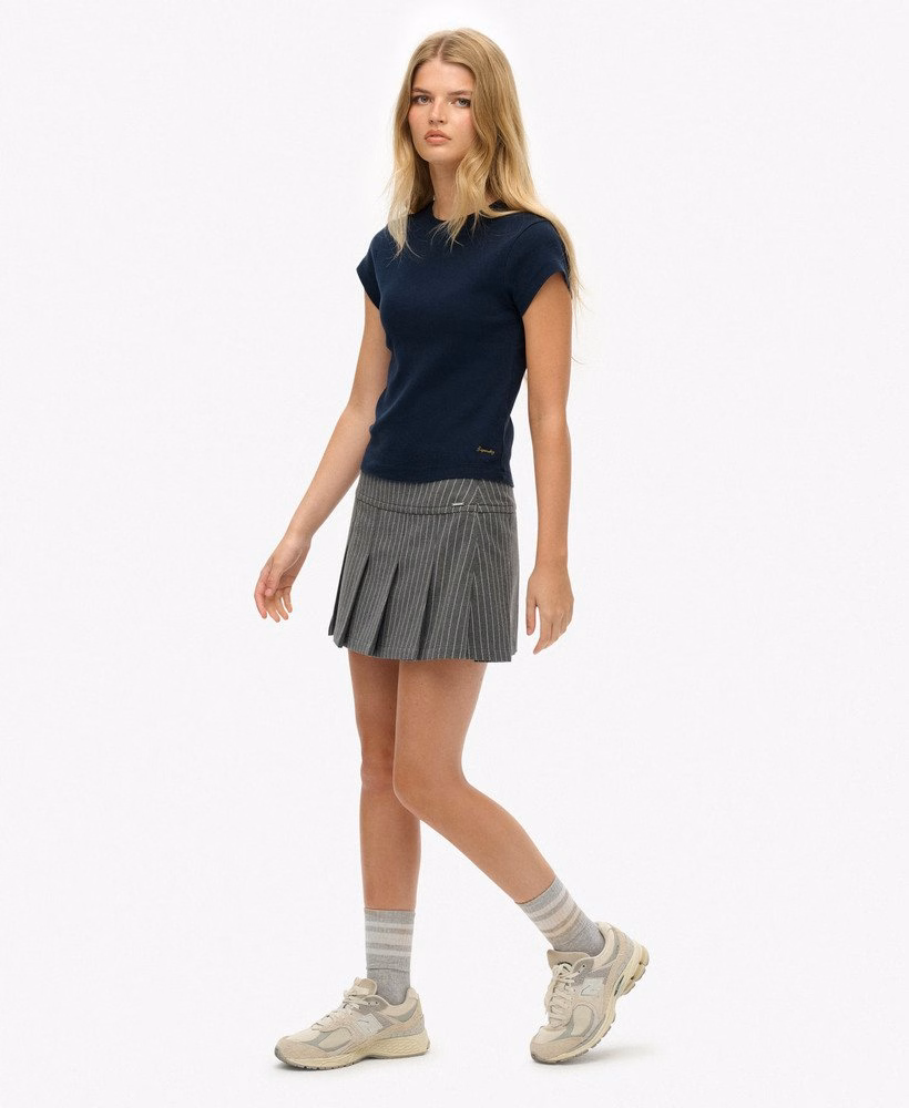 Minirok met krijtstreepjes en plooien
