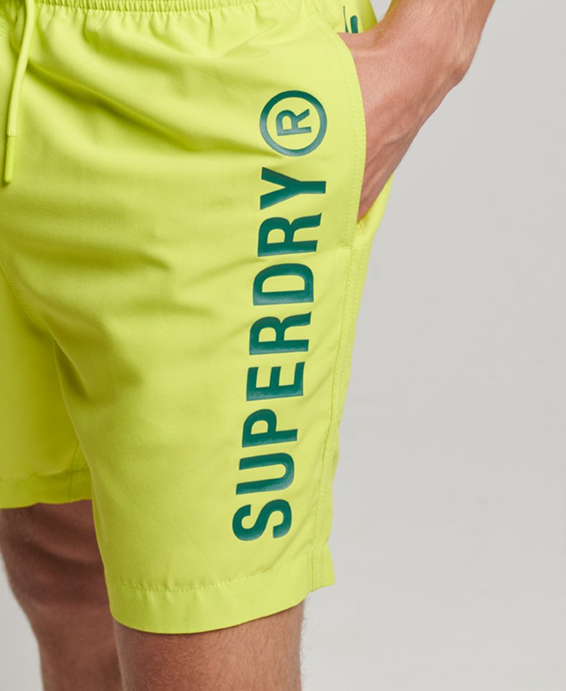 core sport 17 inch zwembroek van gerecycled materiaal in de kleur electric lime.