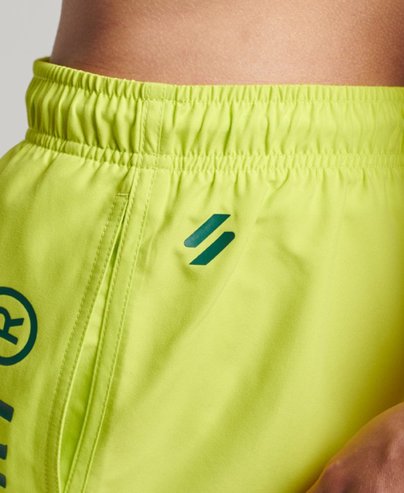 core sport 17 inch zwembroek van gerecycled materiaal in de kleur electric lime.