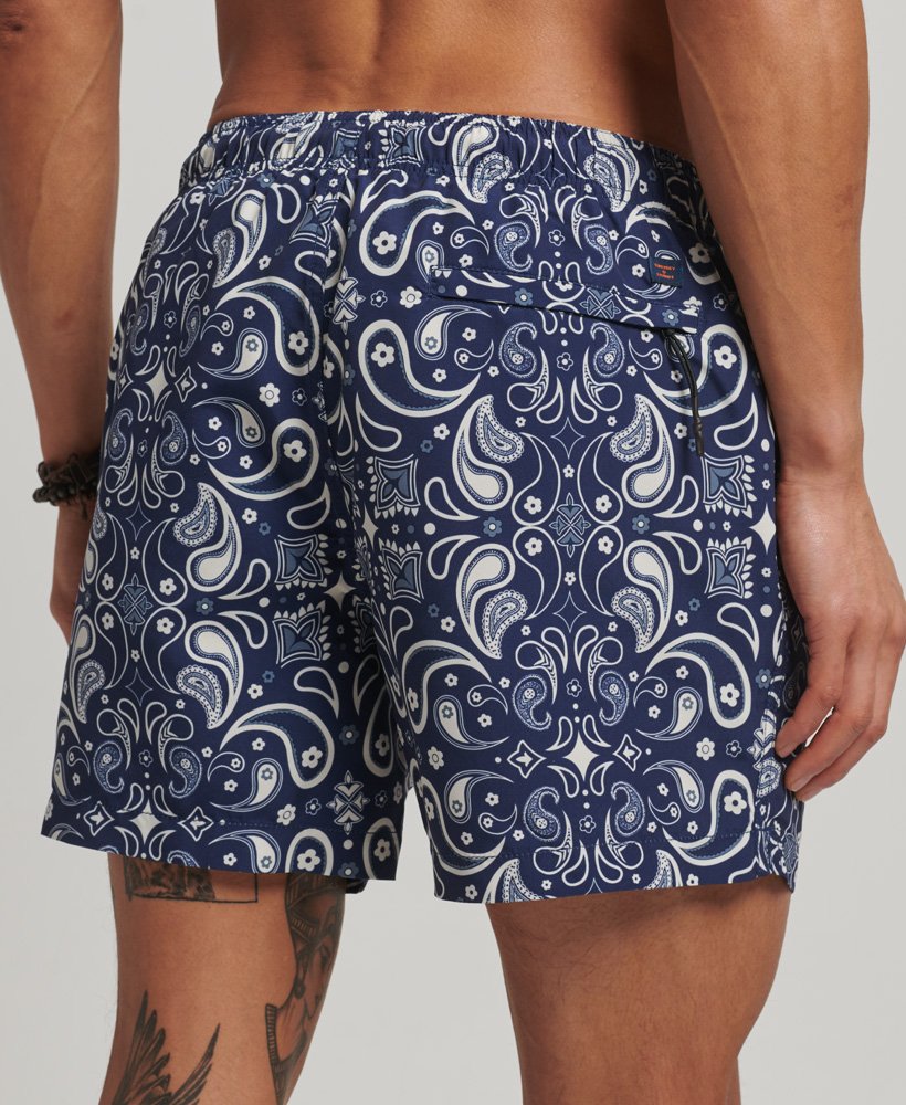 gerecyclede zwembroek met spiegelende marineblauwe paisleyprint