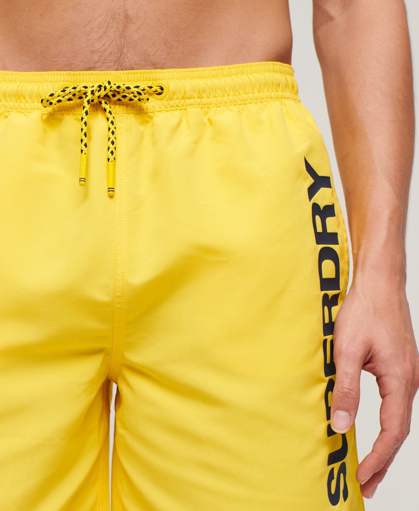 sport graphic 17-inch zwembroek van gerecycled materiaal in cyber yellow