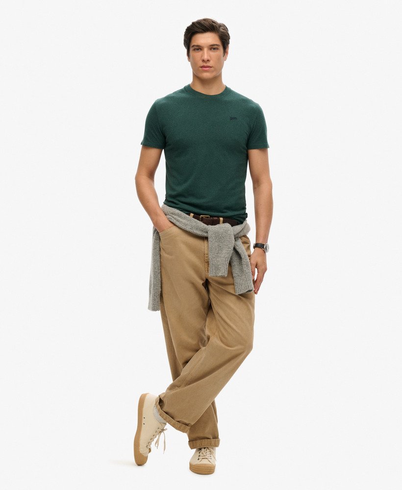 essential t-shirt met klein logo van biologisch katoen in buck green marl.