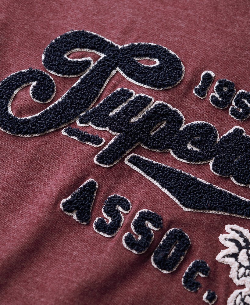 vintage college t-shirt in scriptstijl in port marl