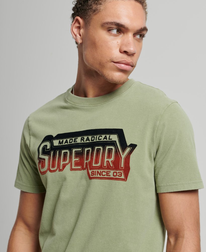 vintage shadow t-shirt van biologisch katoen in oliegroen.