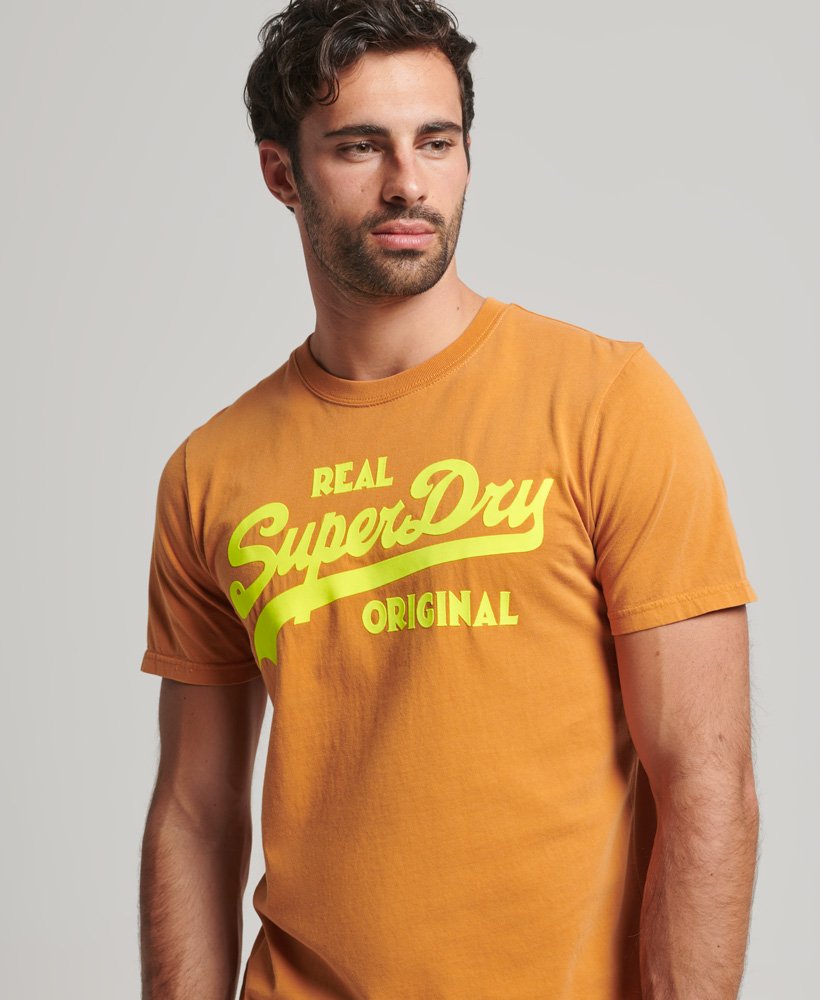 vintage logo neon t-shirt in soedanbruin