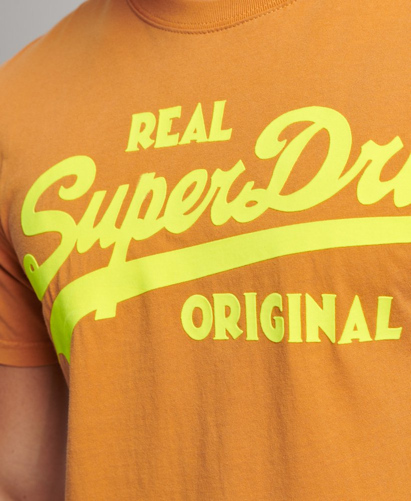 vintage logo neon t-shirt in soedanbruin