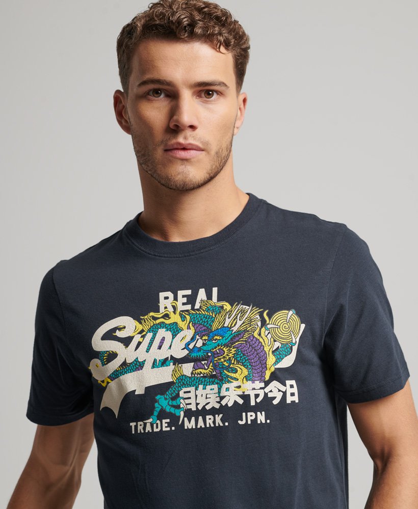 t-shirt met japans grafisch logo in eclipse navy