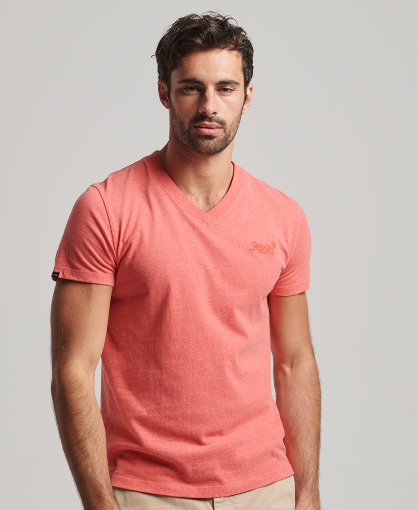 t-shirt met v-hals en essential-logo van biologisch katoen in de kleur coral marl.