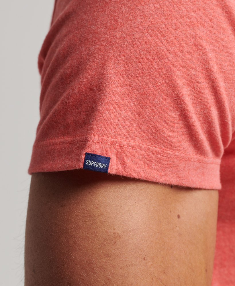 t-shirt met v-hals en essential-logo van biologisch katoen in de kleur coral marl.