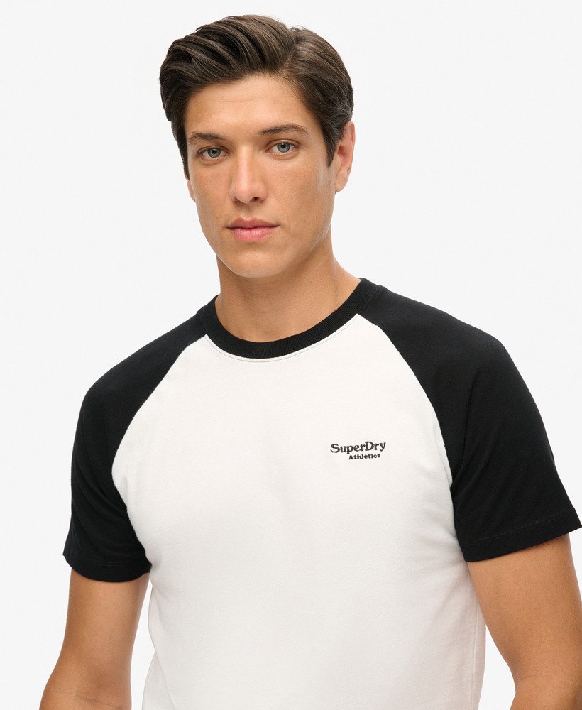 baseball t-shirt met essential logo van biologisch katoen in opticblack