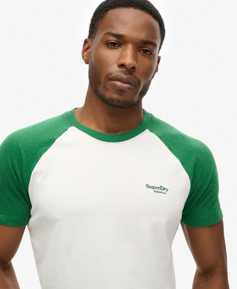 baseball t-shirt met essential logo van biologisch katoen in optischveldgroen gemêleerd.
