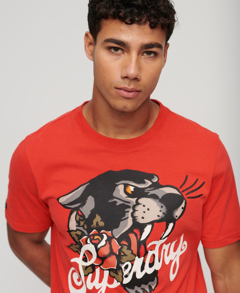 tattoo script print op de voorkant t-shirt in soda pop red